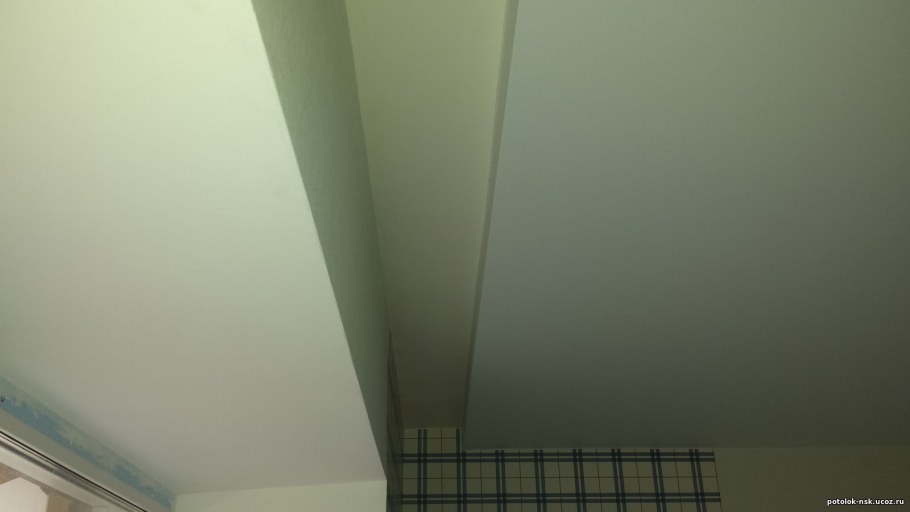 Скрытый карниз для штор сатиновый потолок