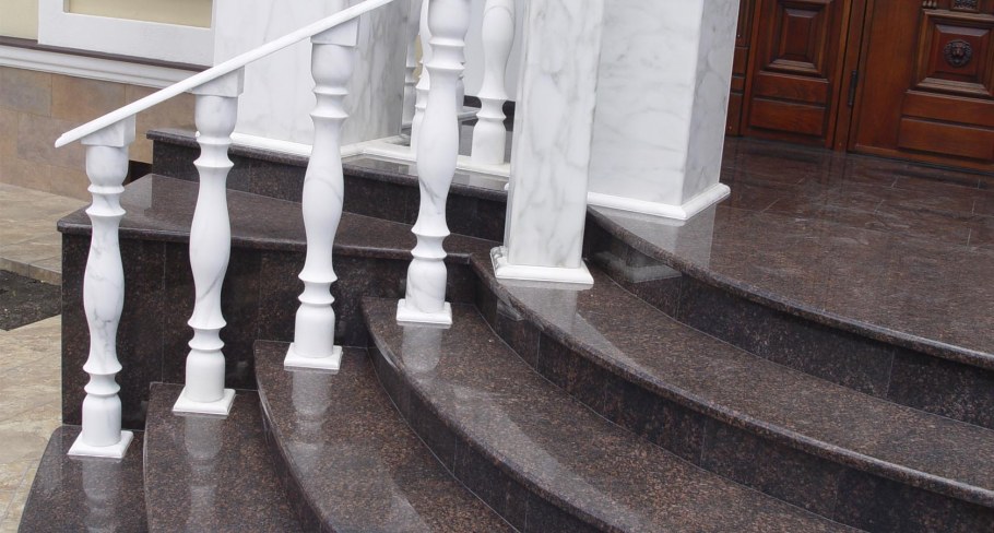 Входная группа из мрамора