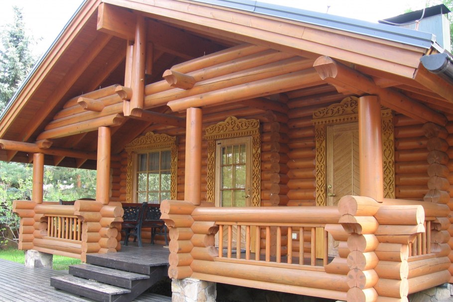 Терраса из оцилиндрованного бревна