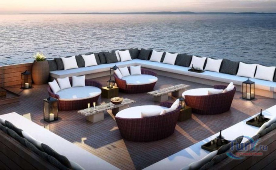 Пляжное кафе с террасой на крыше