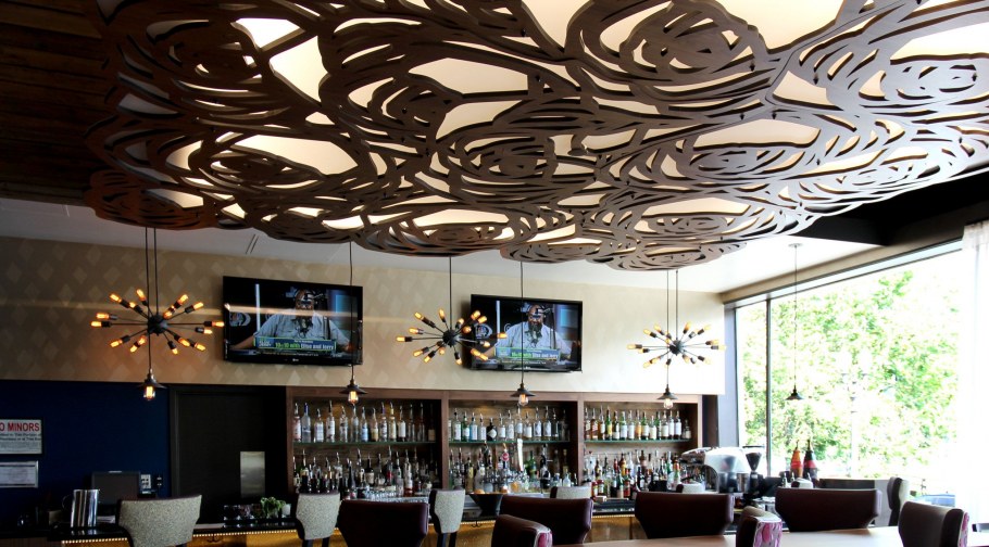 Декор потолка из фанеры