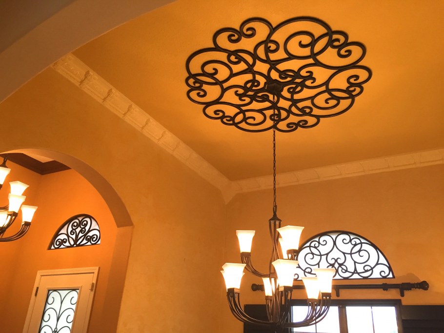 Кованый декор на потолок