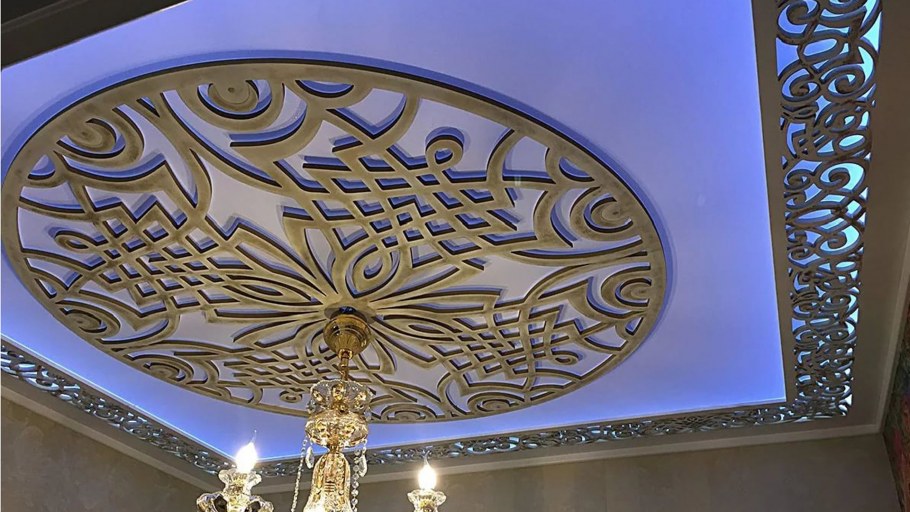 Декоративный резной потолок