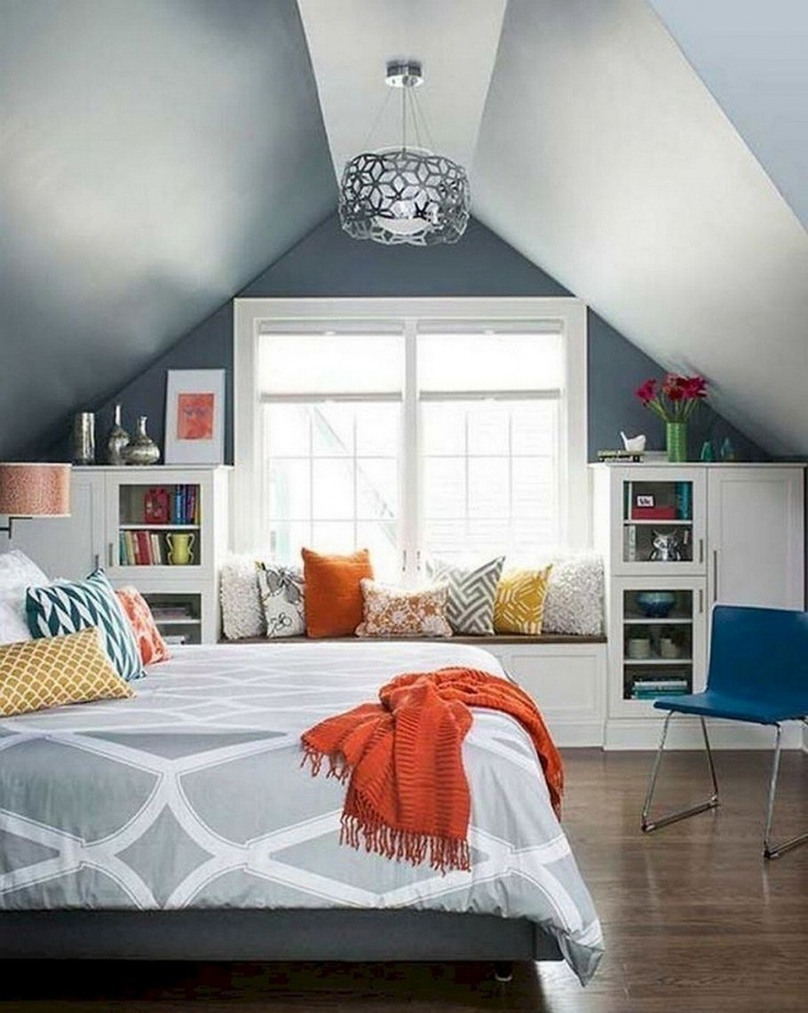 Комната на мансарде для подростка