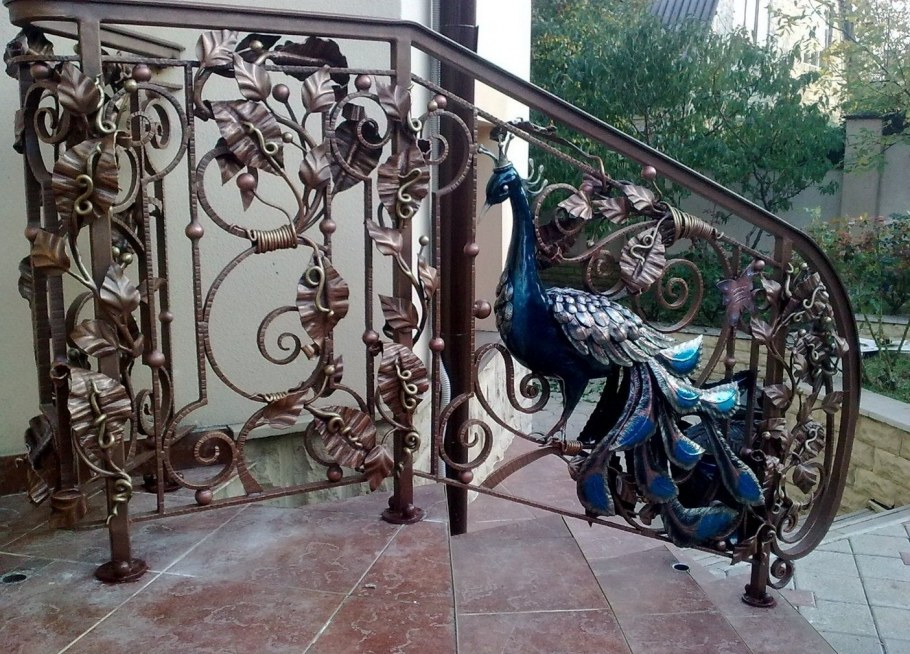 Кованые столы и стулья