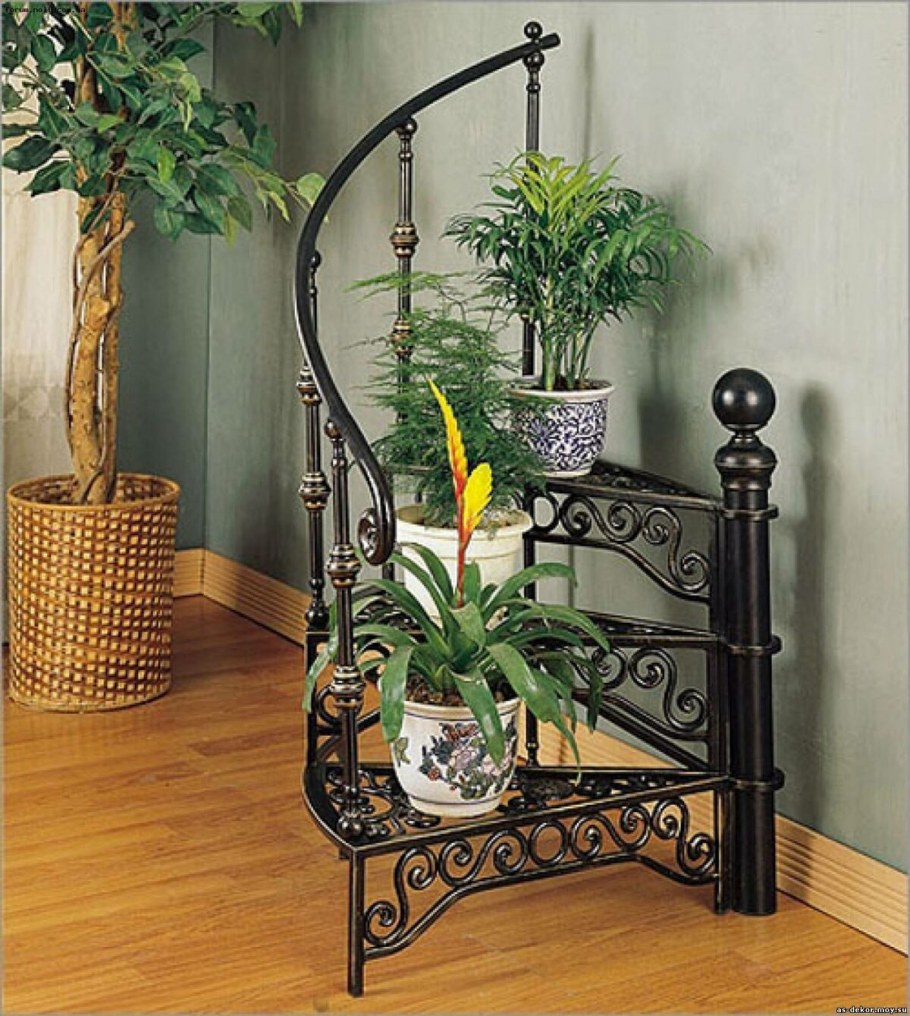 Кованая полка для цветов