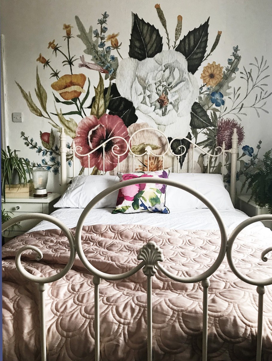 Роспись стен в спальне