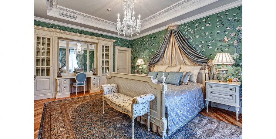 Викторианский стиль в интерьере спальни зеленый цвет