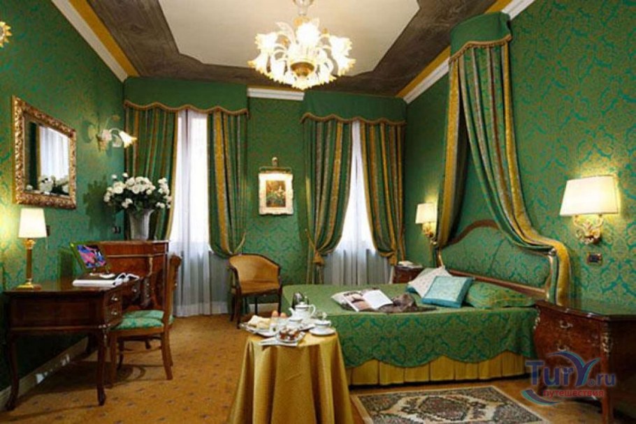 Спальня в зеленых тонах классика