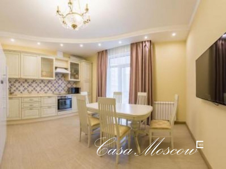 Серые стены бежевые шторы