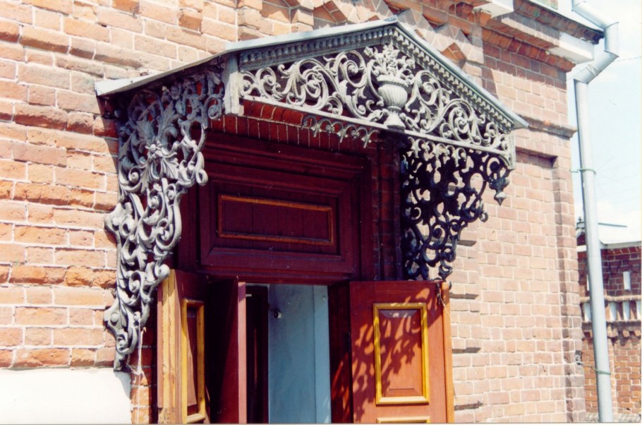 Резной козырек