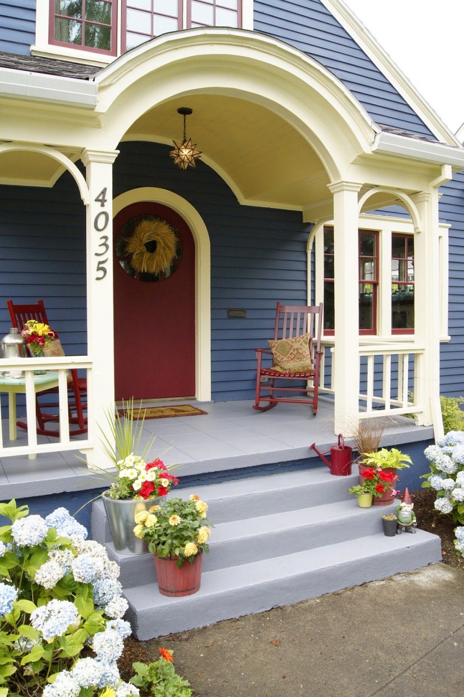 Украшение дачного крыльца