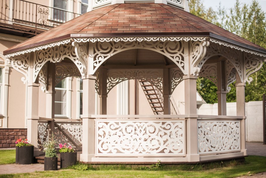 Резные деревянные беседки