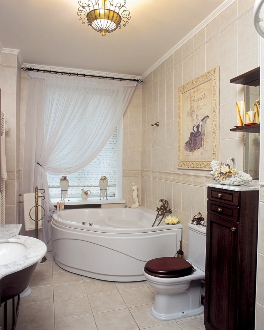 Маленький туалет в классическом стиле