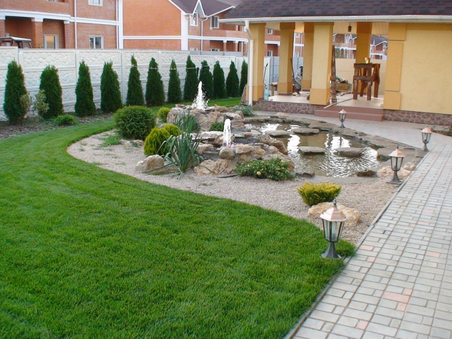 Озеленение двора