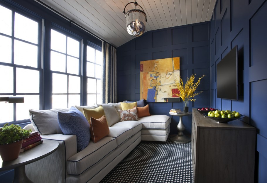 Детская с синим диваном