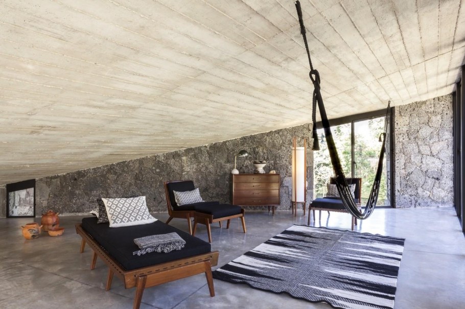 Бетонная балка под бетон