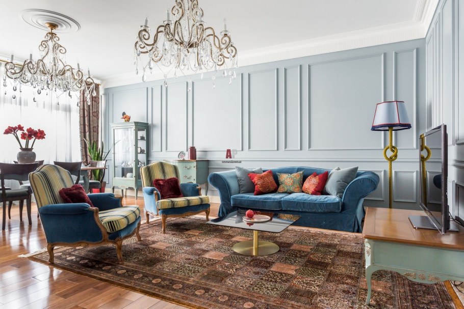 Неоклассика в интерьере гостиной в доме