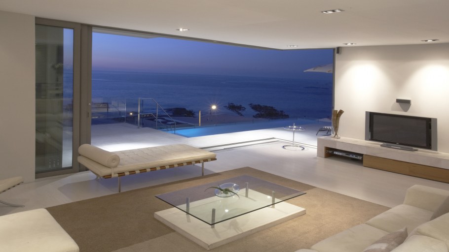 Гостиная с видом на море