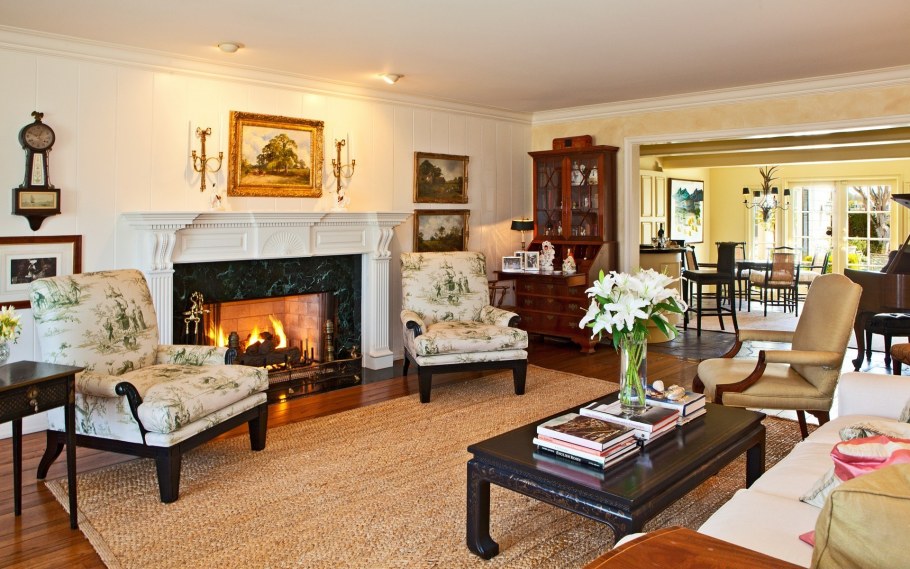 Гостиная с камином