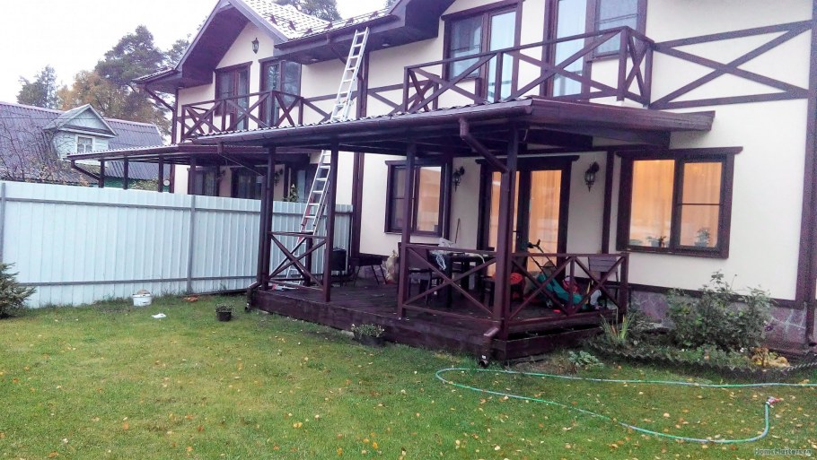 Деревянные столбы для веранды