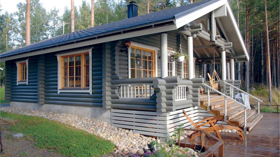 Серый дом из бревна