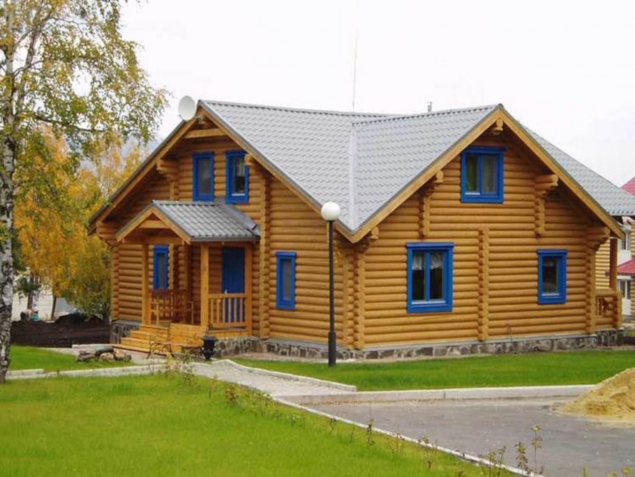 Синий бревенчатый дом