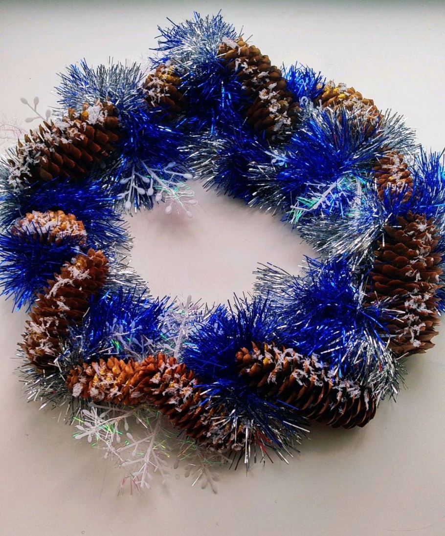 Еловая Новогодняя гирлянда в интерьере