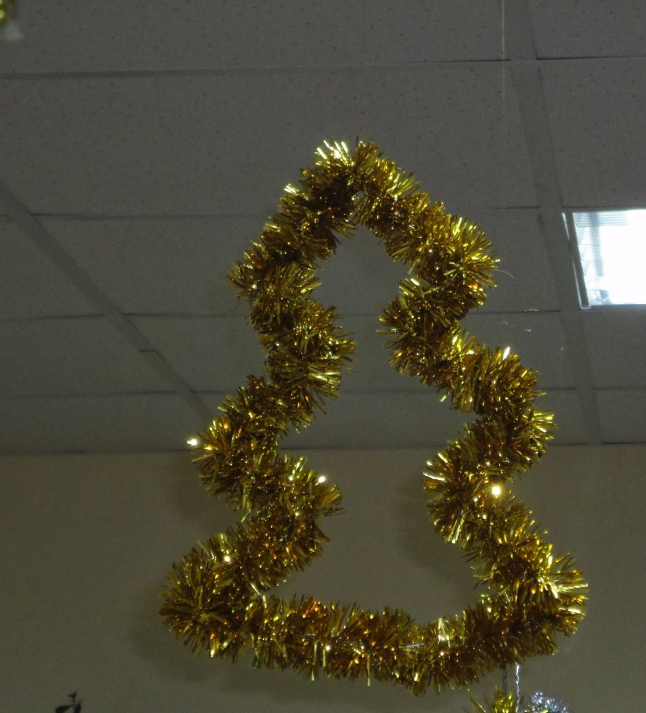 Украшение лестницы на новый год