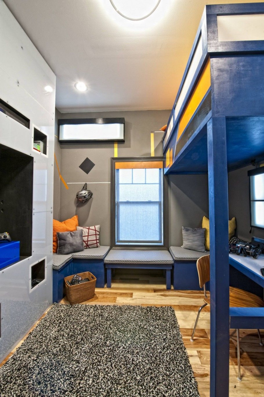 Узкая комната для мальчика