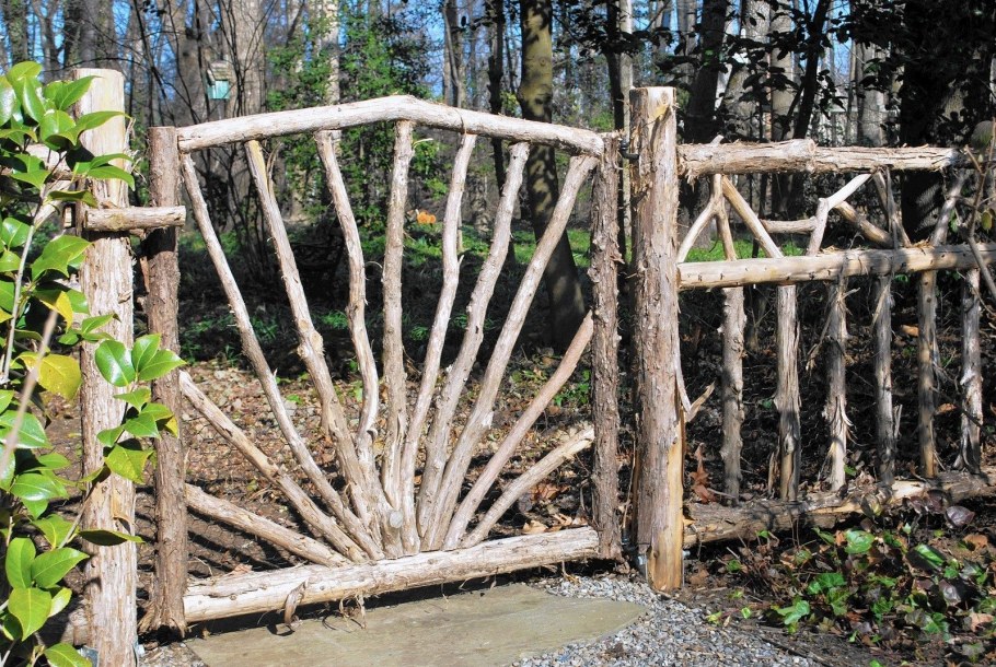 Забор в рустикальном стиле