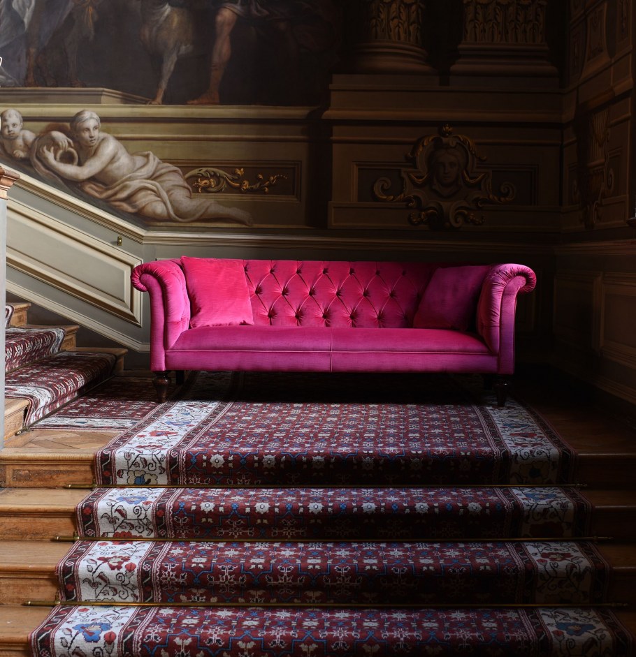 Мягкая мебель из бархата