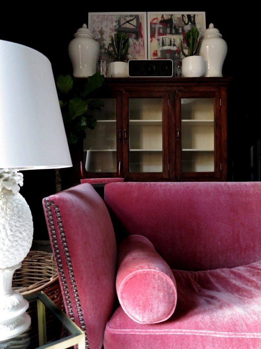 Диван розовый бархат