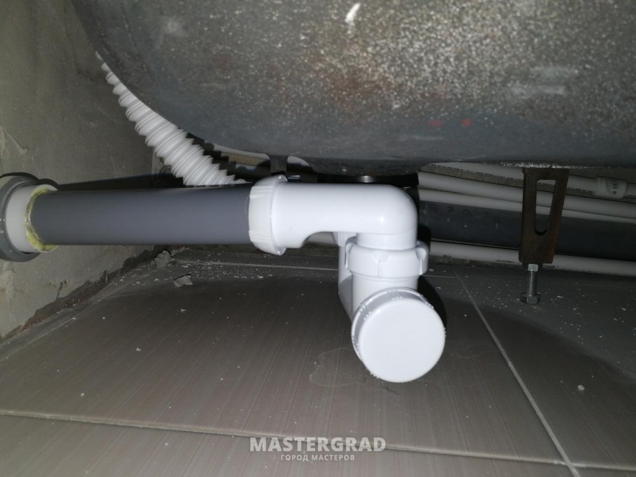 Трап для душа угловой пристенный