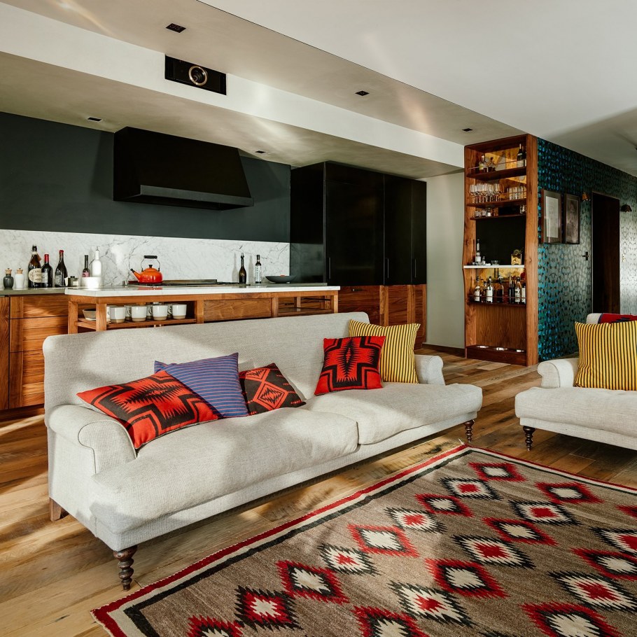 Восточный ковер в современном интерьере