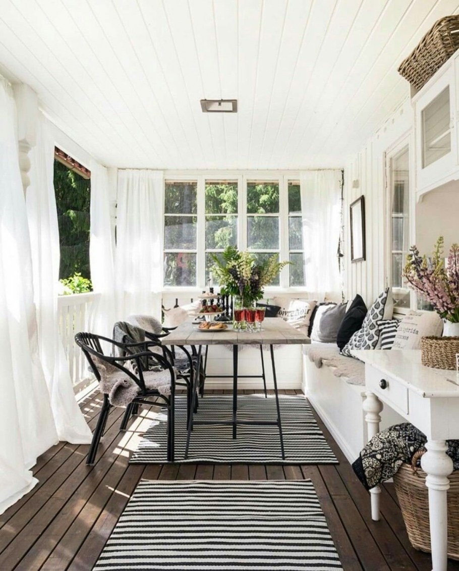 Веранда белого цвета