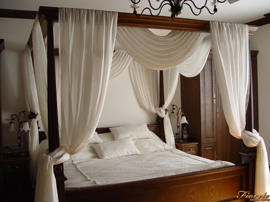 Спальный кровать с шторами