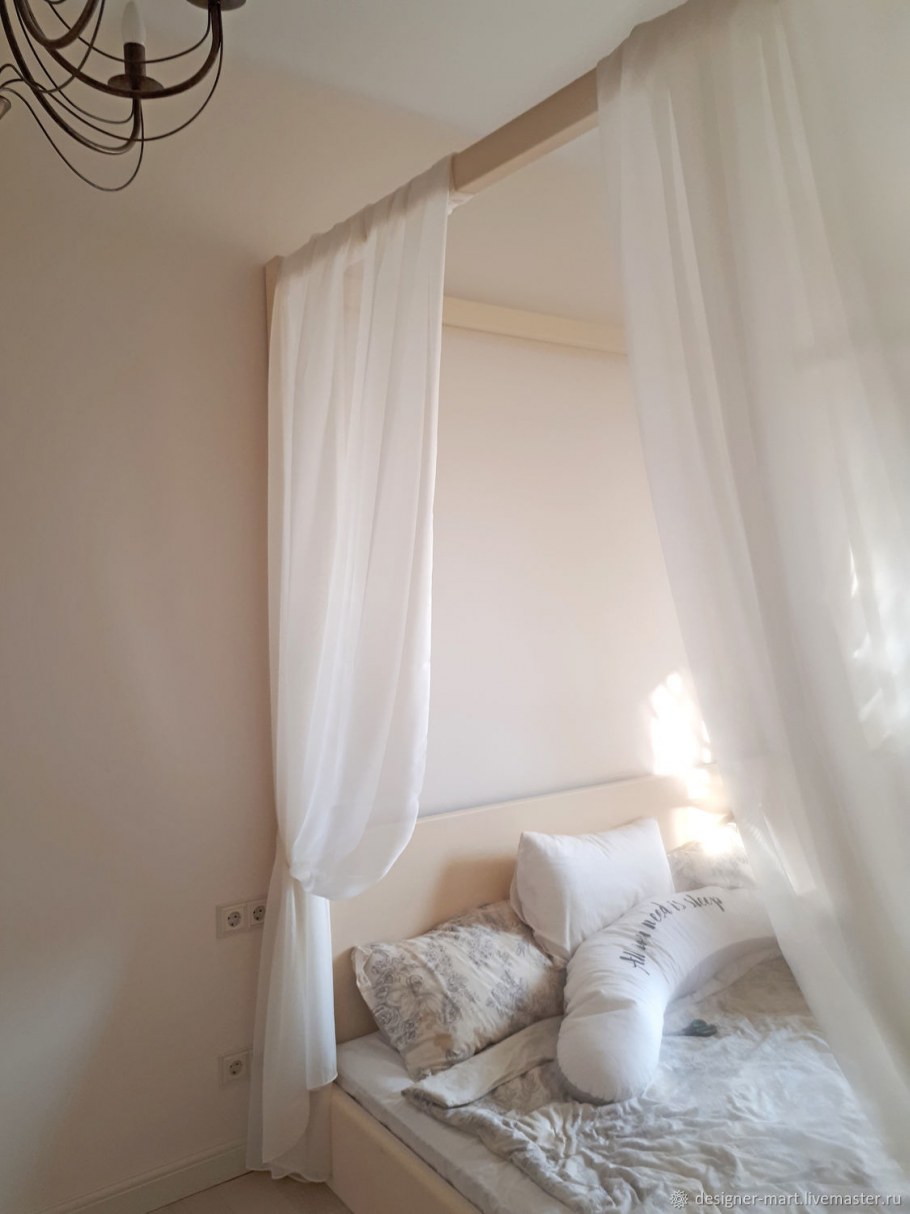 Шторы над кроватью
