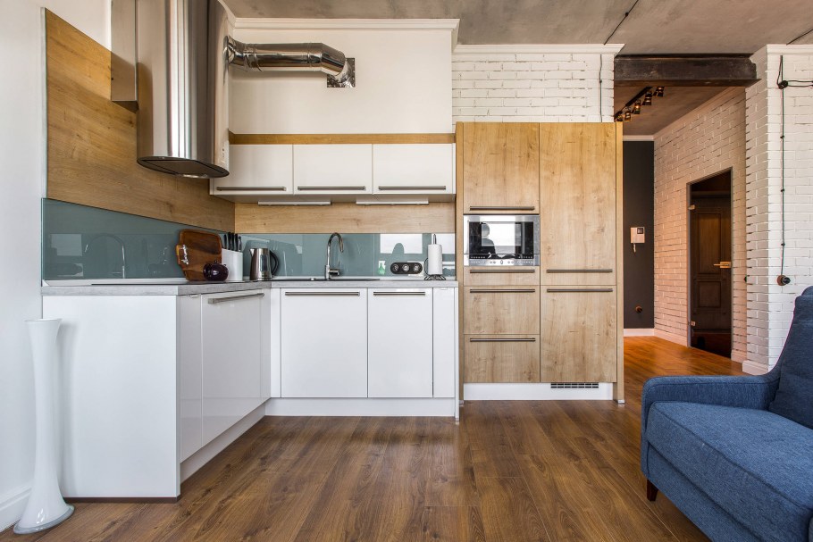 Кухня в стиле лофт белая с деревом