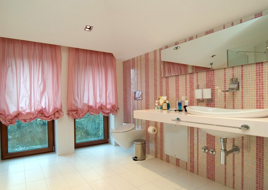 Шторы в ванной на окно