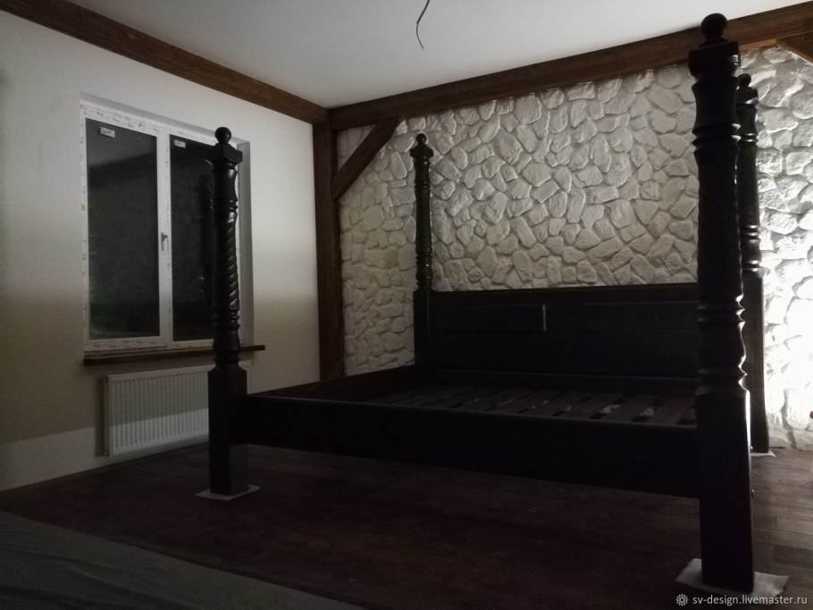 Кровать двуспальная с колоннами