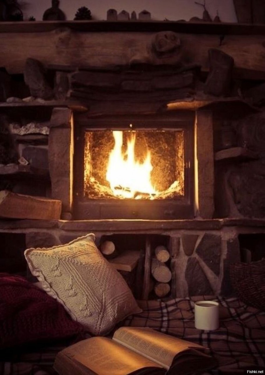 Теплый плед и камин