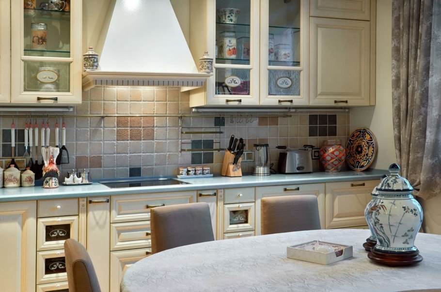 Кухни в стиле Прованс с кирпичиками