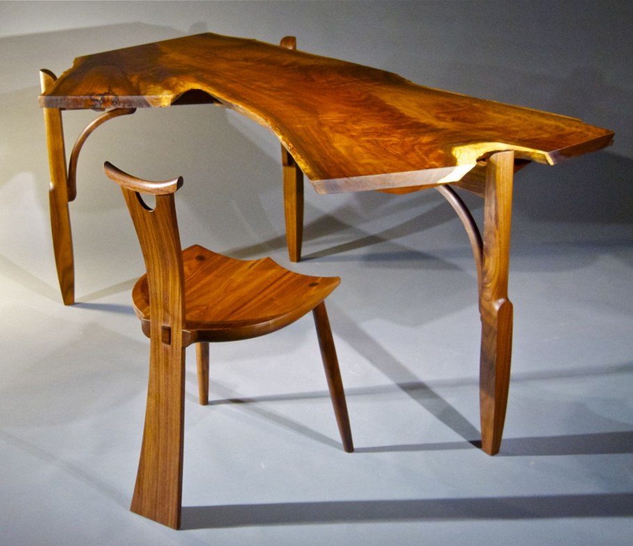 Стол необычной формы