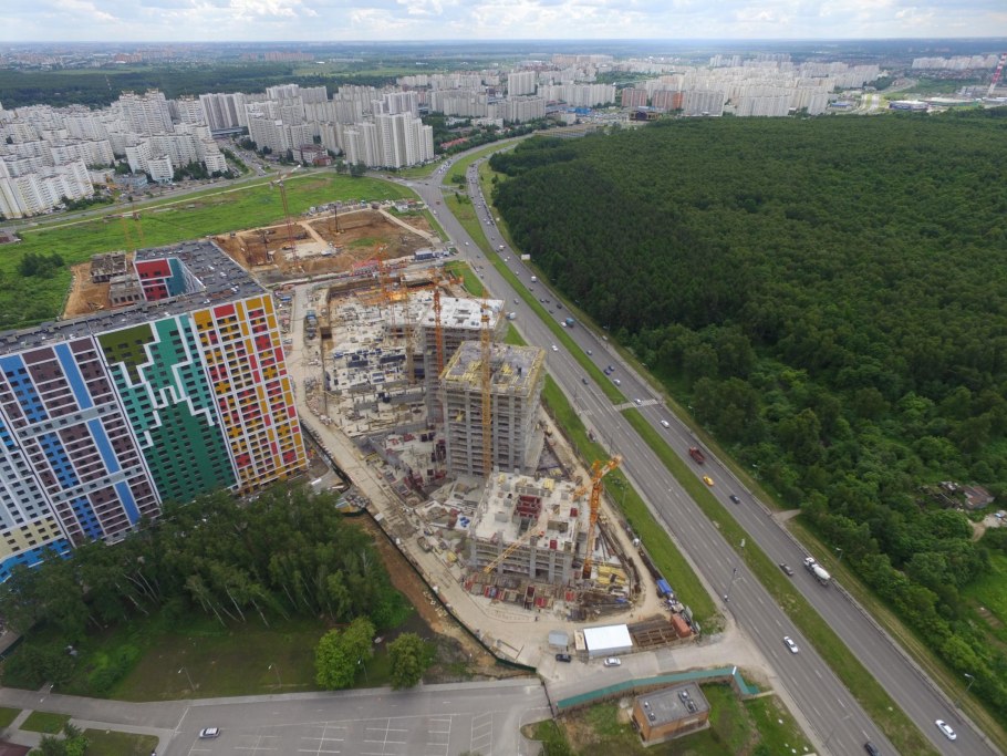 Шёлковая штукатурка в интерьере прихожей