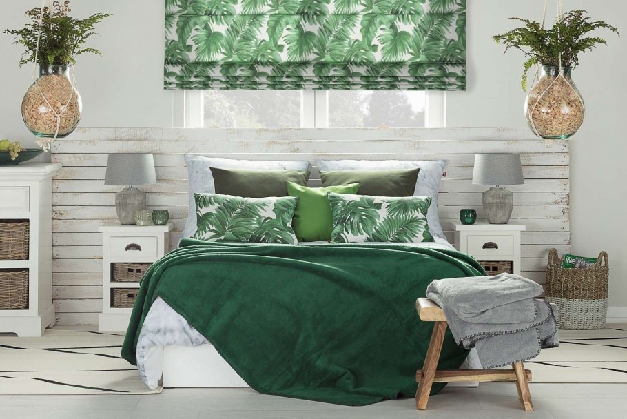 Комната с зелеными стенами