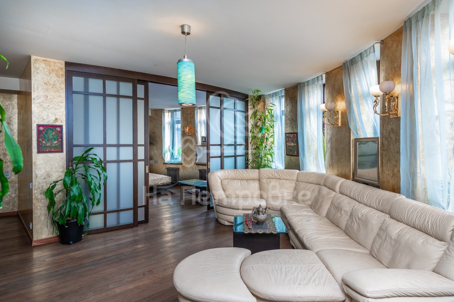 Шестикомнатная квартира в Москве