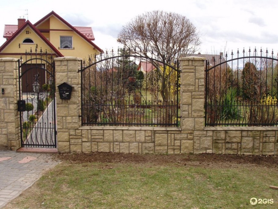 Ворота из камня