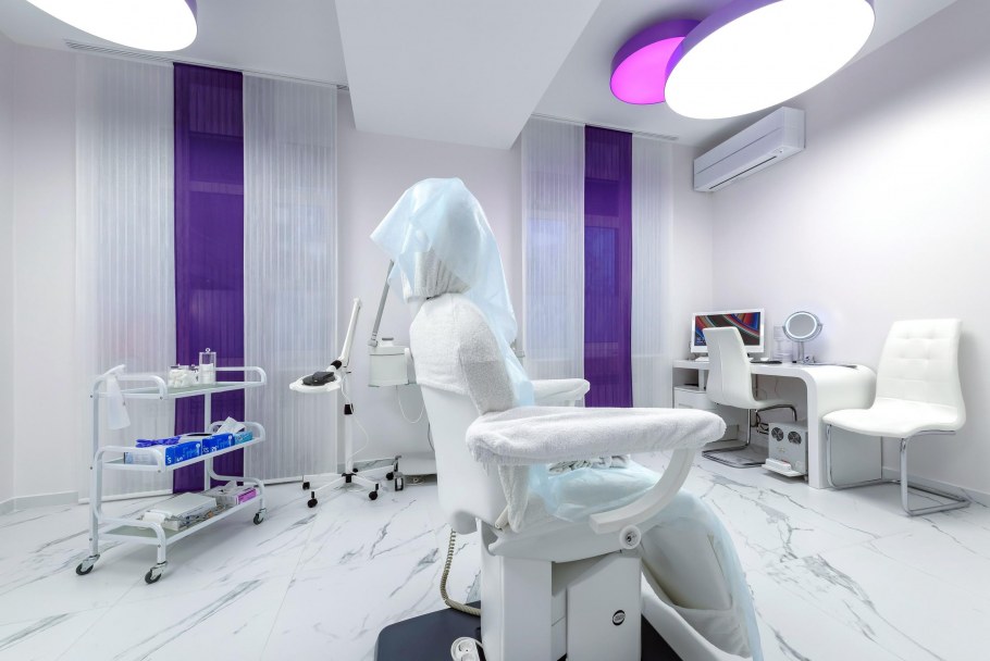 Интерьер клиники бежевые тона