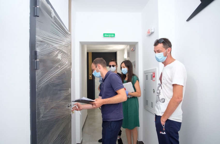 Что за домофоны повесили на подъездах